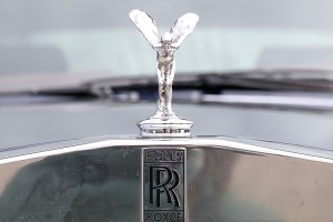 Latvijas transfēru kompānija «Ax Group» piedāvā izbraucienus un ceļojumus ar «Rolls-Royce» un šoferi 1