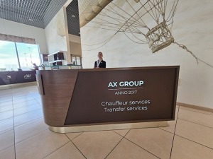 Latvijas transfēru kompānija «Ax Group» piedāvā izbraucienus un ceļojumus ar «Rolls-Royce» un šoferi 11