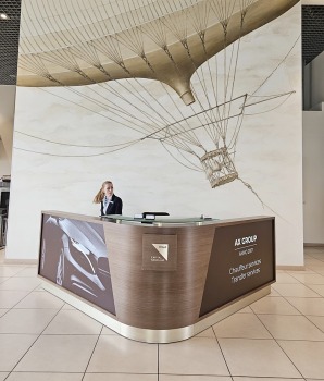 Latvijas transfēru kompānija «Ax Group» piedāvā izbraucienus un ceļojumus ar «Rolls-Royce» un šoferi 13