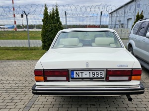 Latvijas transfēru kompānija «Ax Group» piedāvā izbraucienus un ceļojumus ar «Rolls-Royce» un šoferi 16