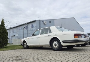 Latvijas transfēru kompānija «Ax Group» piedāvā izbraucienus un ceļojumus ar «Rolls-Royce» un šoferi 15