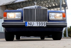 Latvijas transfēru kompānija «Ax Group» piedāvā izbraucienus un ceļojumus ar «Rolls-Royce» un šoferi 4