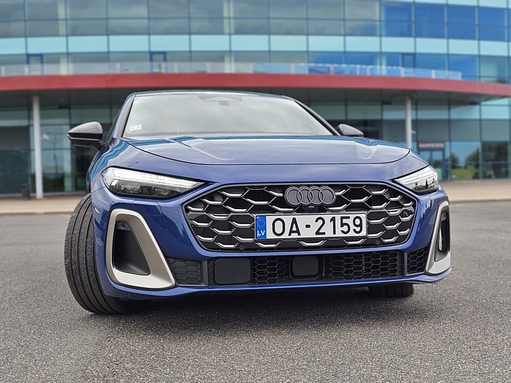 Ar 367 zirgspēku jaudīgo «Audi S5 Sedan» apceļojam Rīgu un Pierīgu 371296