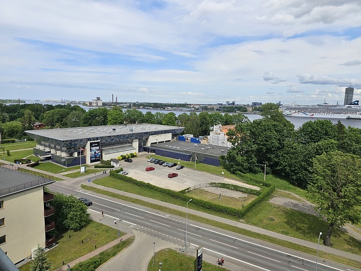 Pārdaugavas viesnīca «Riga Islande Hotel» jumta terase piedāvā burvīgu panorāmas skatu un garšīgu ēdienkarti Pārdaugavas viesnīca «Riga Islande Hotel» jumta terase piedāvā burvīgu panorāmas skatu un garšīgu ēdienkarti 371807