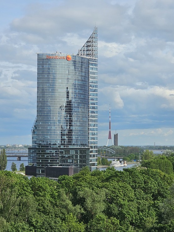 Pārdaugavas viesnīca «Riga Islande Hotel» jumta terase piedāvā burvīgu panorāmas skatu un garšīgu ēdienkarti Pārdaugavas viesnīca «Riga Islande Hotel» jumta terase piedāvā burvīgu panorāmas skatu un garšīgu ēdienkarti 371784