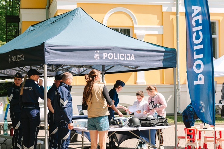 Lieli un mazi Dienvidkurzemes novadā svin Vērgales pagasta svētkus 372271
