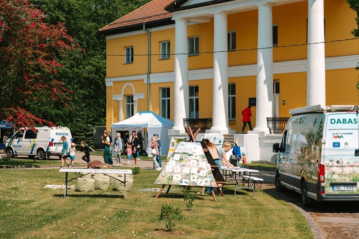 Lieli un mazi Dienvidkurzemes novadā svin Vērgales pagasta svētkus 372263