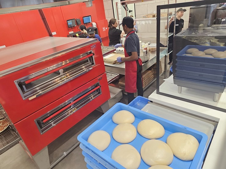 Rīgas «K. K. fon Stricka villas» tuvumā atver jaunu «Dominos Pizza» picēriju 372363