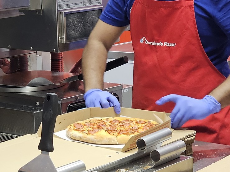 Rīgas «K. K. fon Stricka villas» tuvumā atver jaunu «Dominos Pizza» picēriju 372366