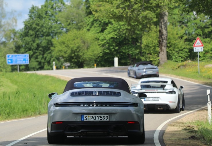 Piedalamies «Porsche Latvija» klientu dienās, lai paceļotu ar dažādiem Porsche 911 un 718 spēkratiem 372529