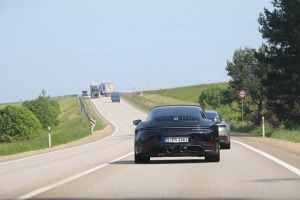 Iepazīstam 300 km garā maršrutā sešus dažādus Porsche 911 un 718 spēkratus 11