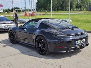 Iepazīstam 300 km garā maršrutā sešus dažādus Porsche 911 un 718 spēkratus 12