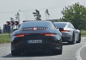 Iepazīstam 300 km garā maršrutā sešus dažādus Porsche 911 un 718 spēkratus 5