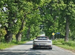 Iepazīstam 300 km garā maršrutā sešus dažādus Porsche 911 un 718 spēkratus 8