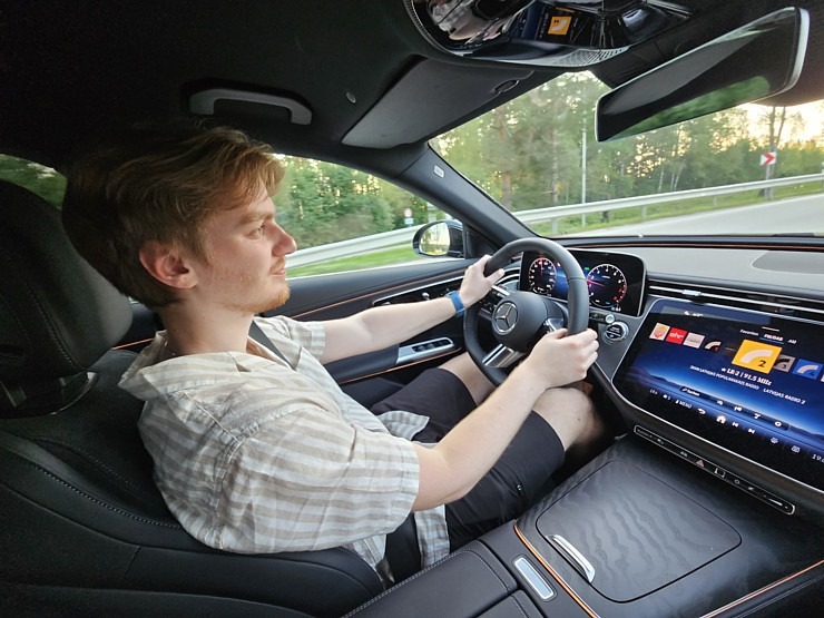 Sadarbībā ar auto nomu «Sixt Latvija» un «Mercedes-Benz E 200 Sedan» ceļojam par 115 eiro dienā 372684