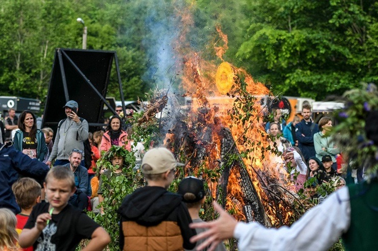 Tukuma novads: 3700 taku skrējēju sacentušies Saulgriežu  «Stirnu bukā» olimpiskā čempiona Lūša dzimtajās takās 372982