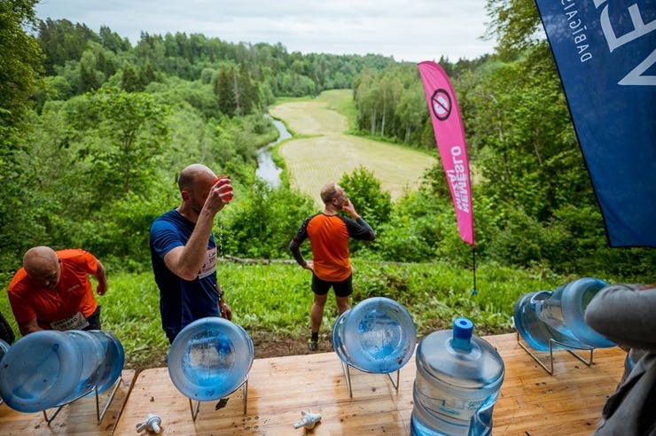 Tukuma novads: 3700 taku skrējēju sacentušies Saulgriežu  «Stirnu bukā» olimpiskā čempiona Lūša dzimtajās takās 372966
