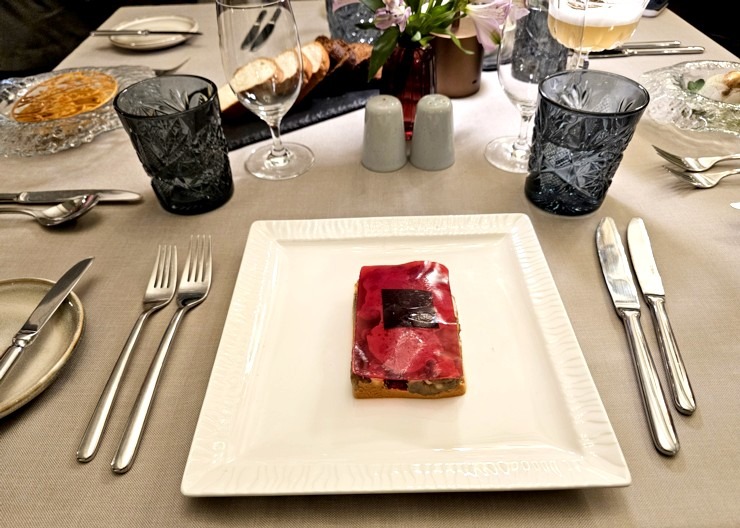 Vecrīgas Michelin saraksta viesnīcas «Grand Palace Hotel» restorāns «Seasons» piedāvā jaunu un izsmalcinātu ēdienkarti 373077