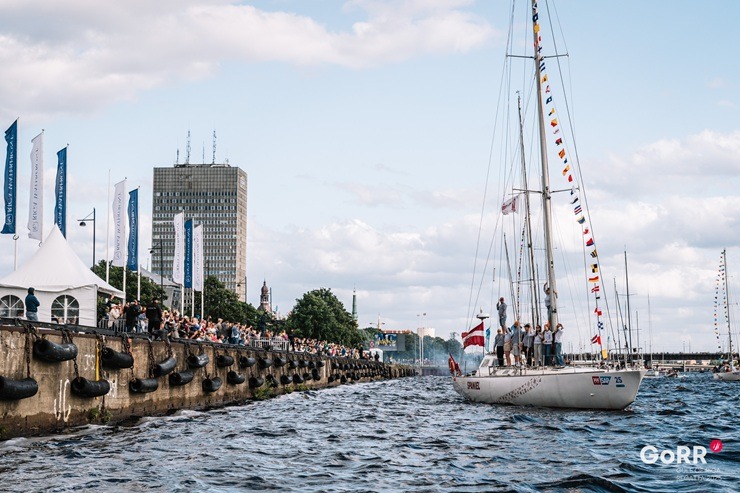 Ar krāšņu parādi Daugavā atklāj GoRR regati 373133