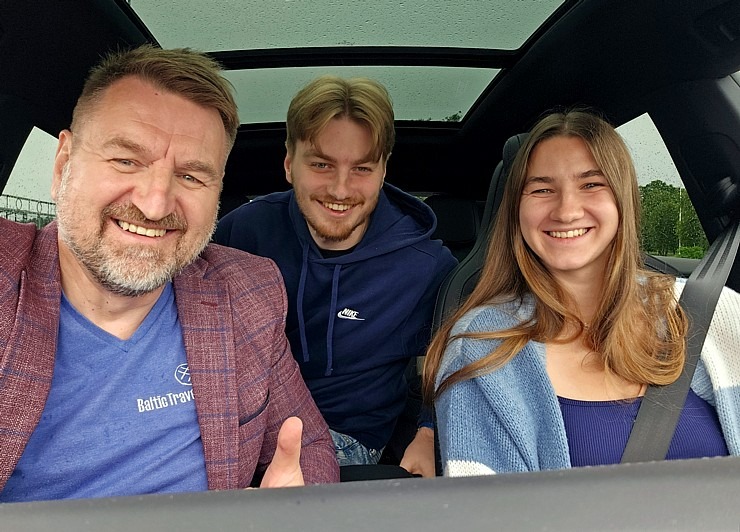 Sadarbībā ar auto nomu «SIXT Latvija» un «Porsche Macan 4» ceļojam uz Valmieru pēc zelta medaļas Sadarbībā ar auto nomu «SIXT Latvija» un «Porsche Macan 4» ceļojam uz Valmieru pēc zelta medaļas 373360