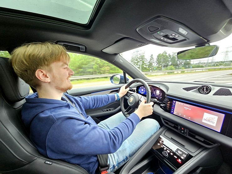 Sadarbībā ar auto nomu «SIXT Latvija» un «Porsche Macan 4» ceļojam uz Valmieru pēc zelta medaļas Sadarbībā ar auto nomu «SIXT Latvija» un «Porsche Macan 4» ceļojam uz Valmieru pēc zelta medaļas 373362