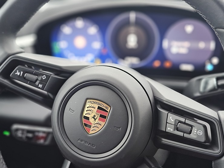 Sadarbībā ar auto nomu «SIXT Latvija» un «Porsche Macan 4» ceļojam uz Valmieru pēc zelta medaļas Sadarbībā ar auto nomu «SIXT Latvija» un «Porsche Macan 4» ceļojam uz Valmieru pēc zelta medaļas 373371