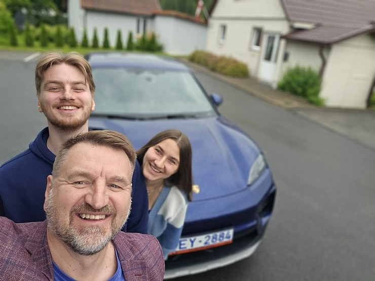 Sadarbībā ar auto nomu «SIXT Latvija» un «Porsche Macan 4» ceļojam uz Valmieru pēc zelta medaļas Sadarbībā ar auto nomu «SIXT Latvija» un «Porsche Macan 4» ceļojam uz Valmieru pēc zelta medaļas 373376