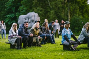 Ar rīta sauli svin Dainu kalnu 40. dzimšanas dienu 1