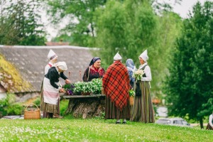 Ar rīta sauli svin Dainu kalnu 40. dzimšanas dienu 14