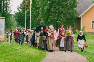 Ar rīta sauli svin Dainu kalnu 40. dzimšanas dienu 18