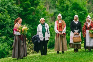 Ar rīta sauli svin Dainu kalnu 40. dzimšanas dienu 22
