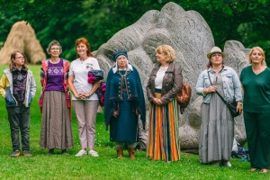 Ar rīta sauli svin Dainu kalnu 40. dzimšanas dienu 23