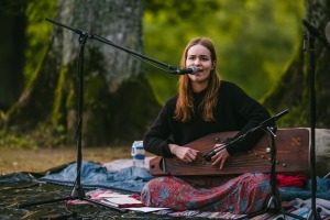 Ar rīta sauli svin Dainu kalnu 40. dzimšanas dienu 4
