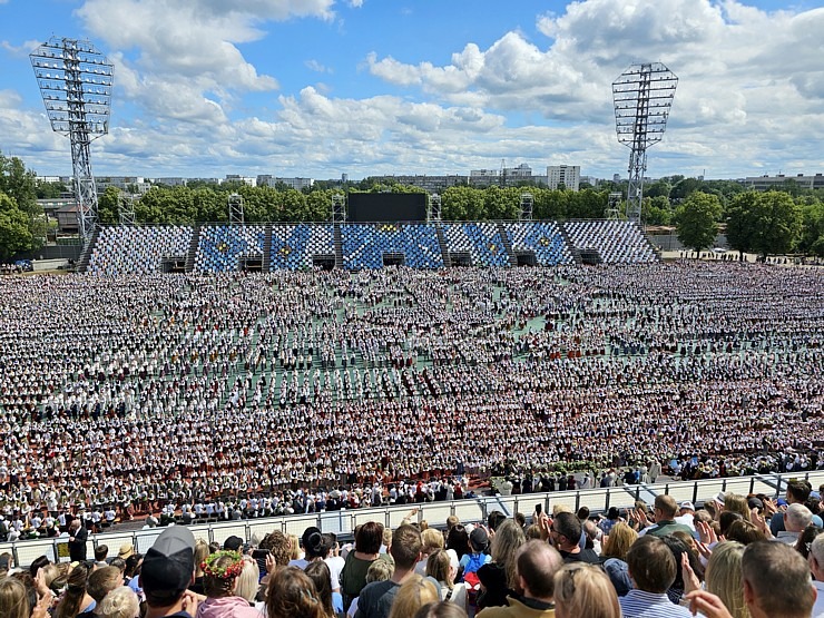 Foto mirkļi no deju lielkoncerta «Es atvēru Laimas dārzu» - XIII Latvijas Skolu jaunatnes dziesmu un deju svētki 373589