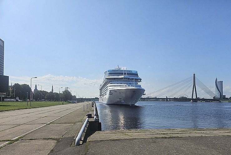 Rīgas pasažieru ostā pirmo reizi ienāk luksusa kruīza kuģis «Oceania Vista» ar 1200 pasažieru vietām Rīgas pasažieru ostā pirmo reizi ienāk luksusa kruīza kuģis «Oceania Vista» ar 1200 pasažieru vietām 373680