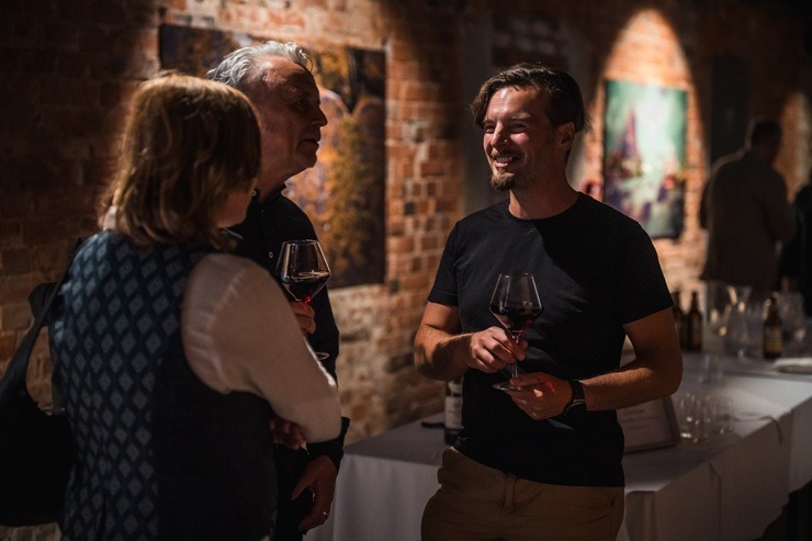 Liepāja: Izstāde «Nenorunāta smilšaina tikšanās II» aicina aplūkot dzīvi Baltijas jūras piekrastē Liepāja: Izstāde «Nenorunāta smilšaina tikšanās II» aicina aplūkot dzīvi Baltijas jūras piekrastē 373773