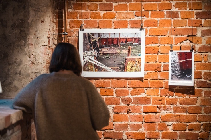 Liepāja: Izstāde «Nenorunāta smilšaina tikšanās II» aicina aplūkot dzīvi Baltijas jūras piekrastē Liepāja: Izstāde «Nenorunāta smilšaina tikšanās II» aicina aplūkot dzīvi Baltijas jūras piekrastē 373782