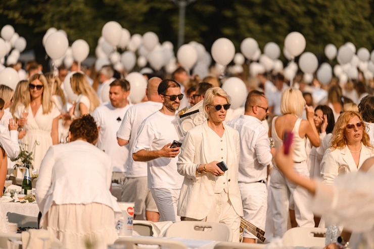 «L’elegante Pop-Up Picnic» – Baltā vasaras tradīcija, kas Rīgu iedvesmo jau vienpadsmito gadu 373920
