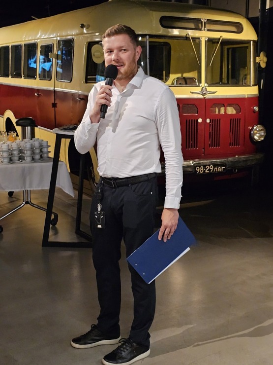 Rīgas Motormuzejā atklāj unikālu izstādi «Skaistuma trajektorijas» 373938