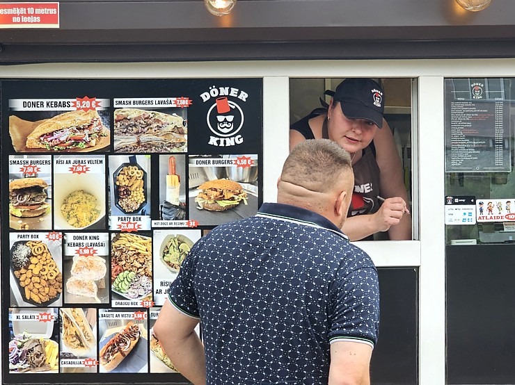 Iepazīstam un izgaršojam Krāslavas jauno kebabnīcu «Doner King», kas atrodas Aronsona ielā 5A 374066