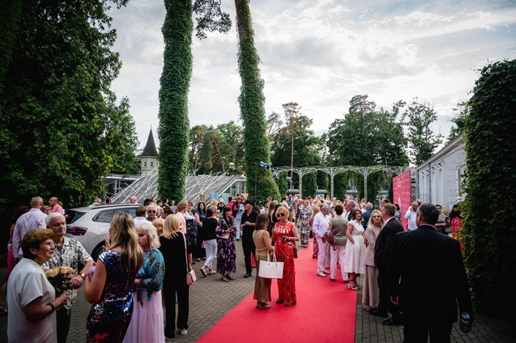Festivāls «Laima Rendezvous Jūrmala 2025»: Šiks un sarkanais paklājs 374111