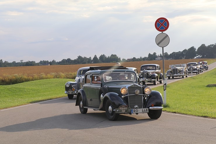 Atpūtas komplekss «Miķelis» Bauskas novadā pulcē antīko automobiļu braucējus 374189