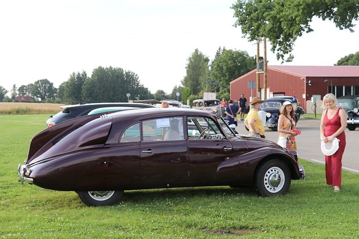 Atpūtas komplekss «Miķelis» Bauskas novadā pulcē antīko automobiļu braucējus 374192