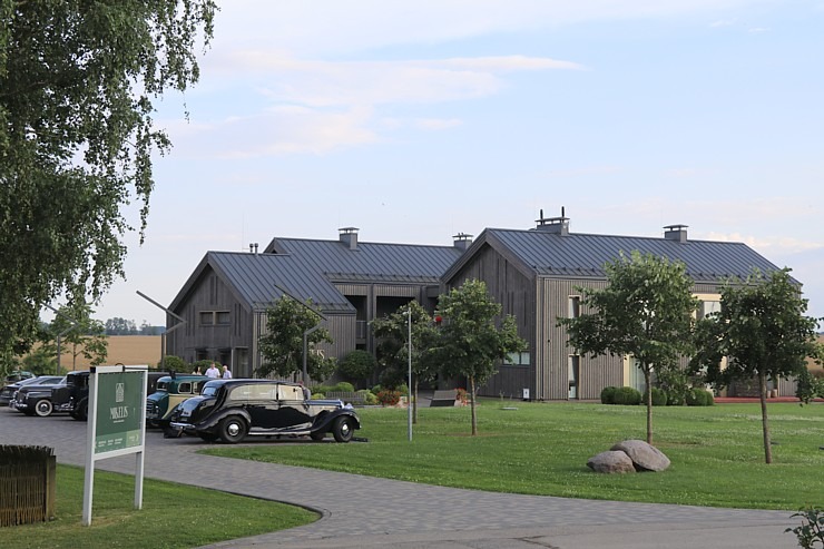 Atpūtas komplekss «Miķelis» Bauskas novadā pulcē antīko automobiļu braucējus 374214