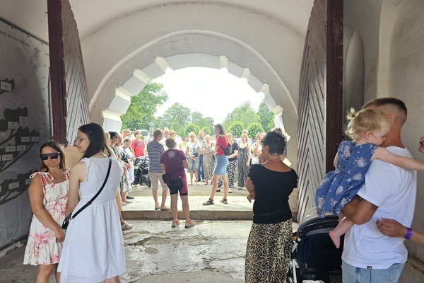 Dienvidkurzemes novada Priekulē līksmi un izzinoši svin Ikara svētkus 374232