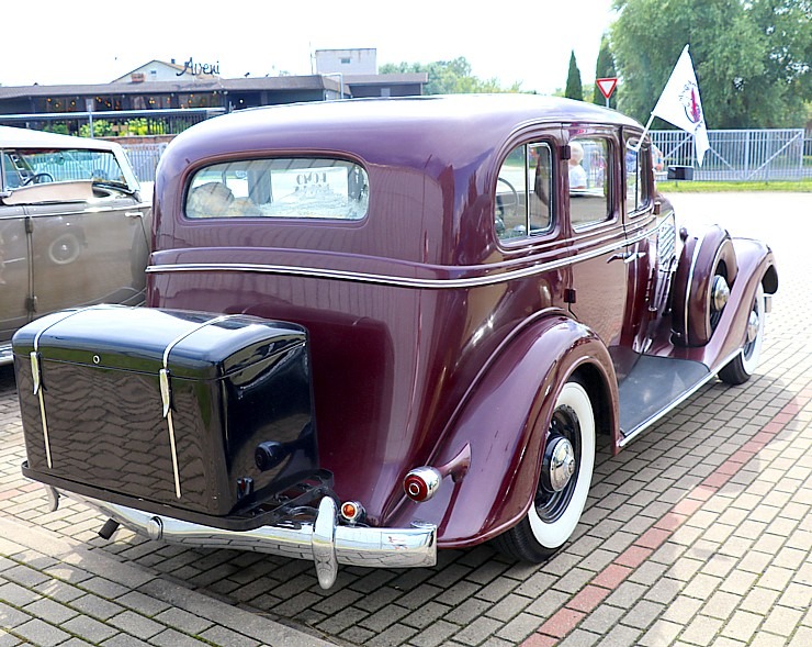 Pie Rīgas Motormuzeja Bauskas filiāles pulcējas antīko automobiļu braucēji 374326