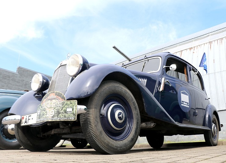 Pie Rīgas Motormuzeja Bauskas filiāles pulcējas antīko automobiļu braucēji 374337