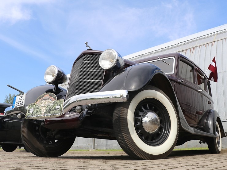 Pie Rīgas Motormuzeja Bauskas filiāles pulcējas antīko automobiļu braucēji 374340
