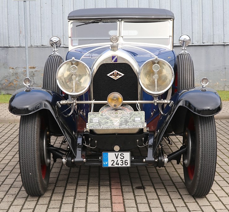 Pie Rīgas Motormuzeja Bauskas filiāles pulcējas antīko automobiļu braucēji 374348