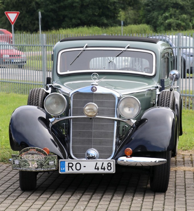 Pie Rīgas Motormuzeja Bauskas filiāles pulcējas antīko automobiļu braucēji 374350